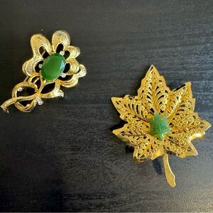 Set of 2 💛 Vintage Gold Tone Nature-Inspired Brooch Set with Green Jade Stones
